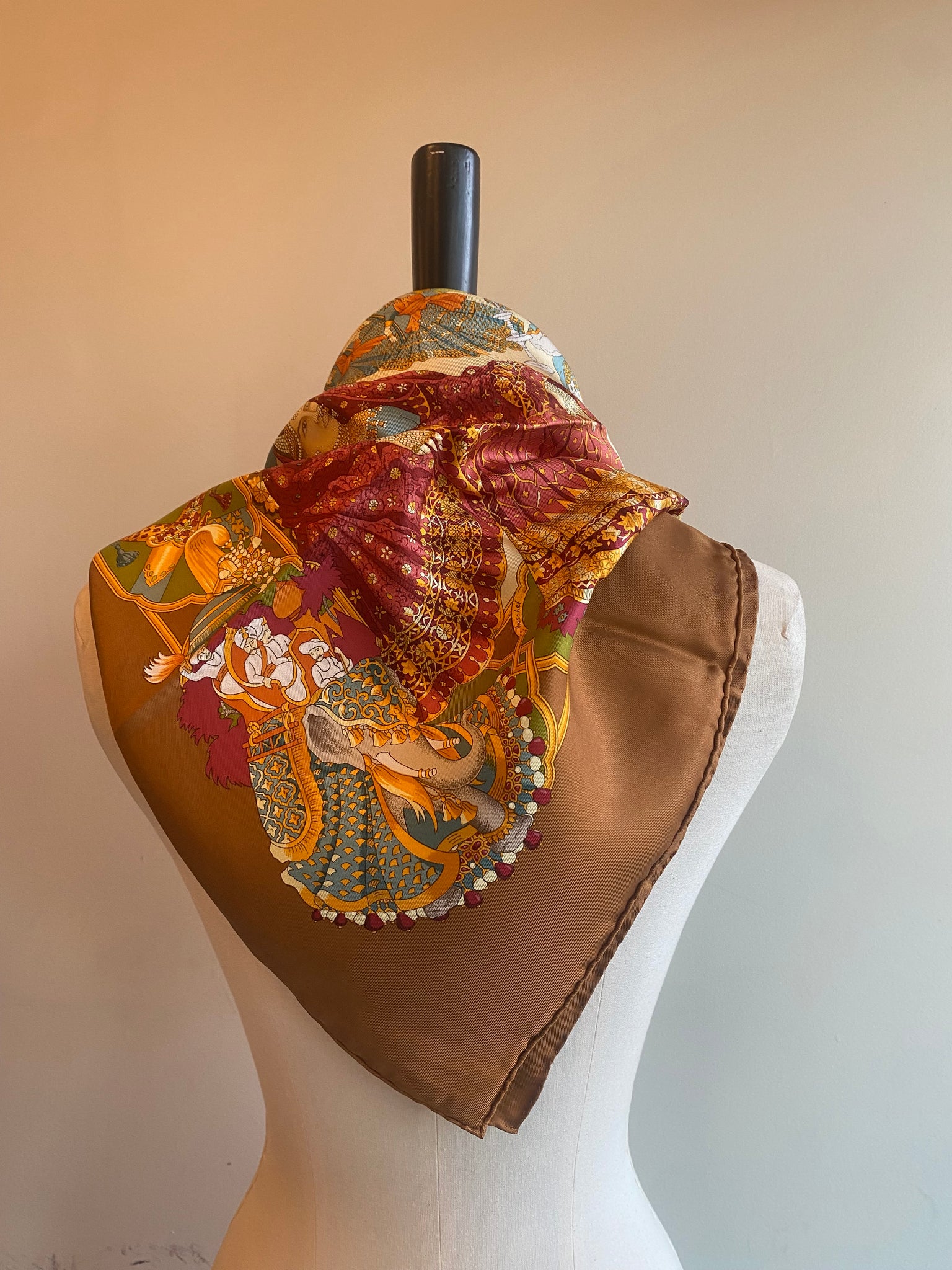 Splendeur des Maharajas I Silk Scarf