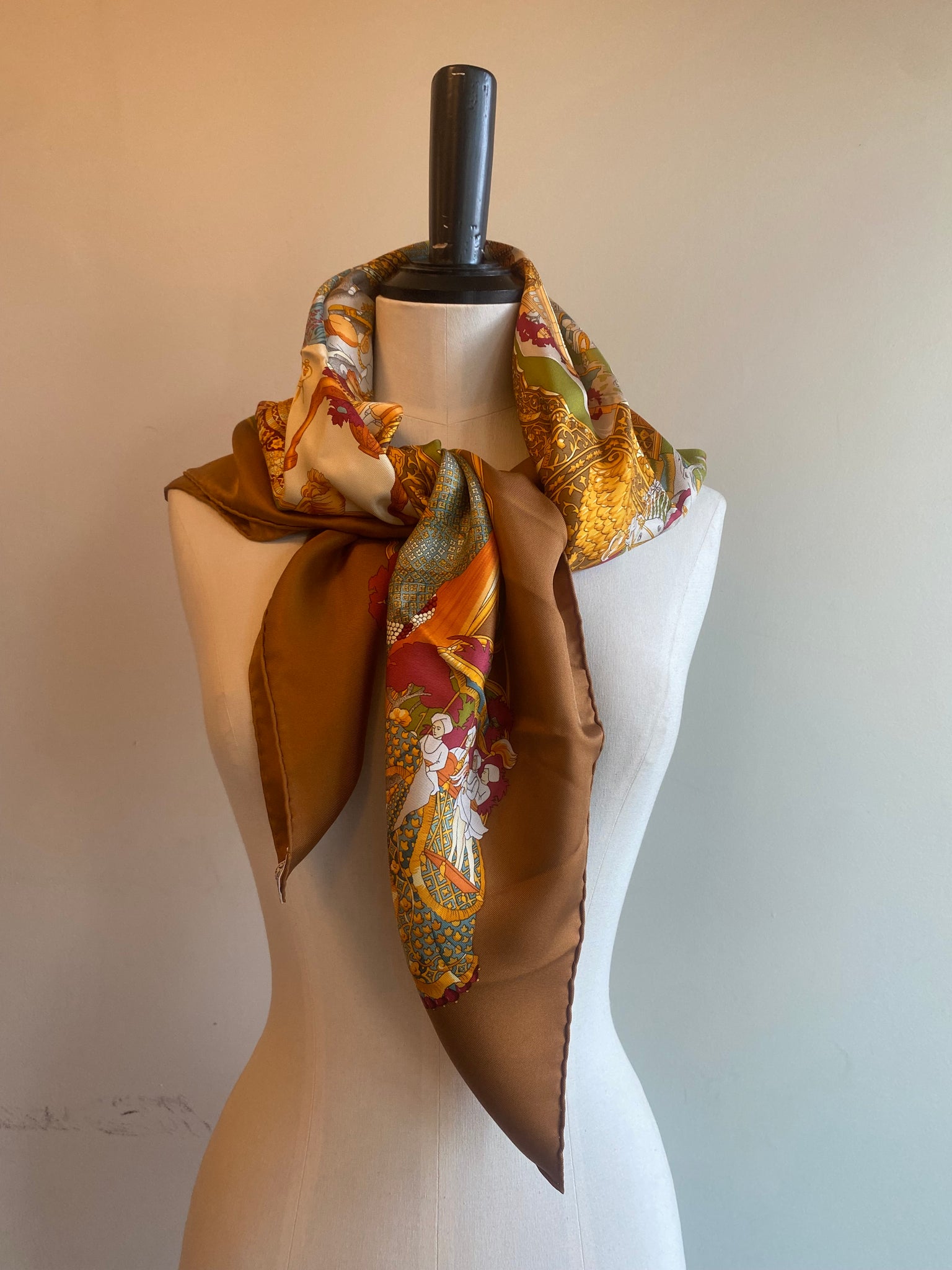 Splendeur des Maharajas I Silk Scarf